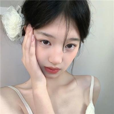 背鸭子的男孩